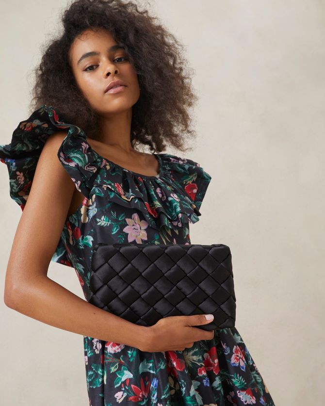Frauen Loeffler Randall Aviva gewebte Puff-Clutch Schwarz Taschen 846824355